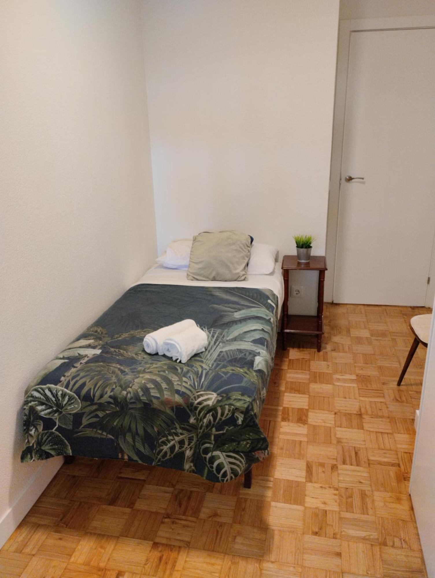 Habitacion Confort En Chamartin Madrid Exterior foto